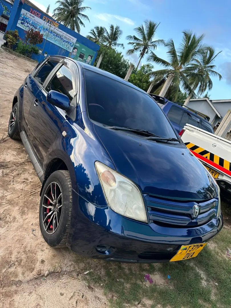 Toyota Ist (Blue)