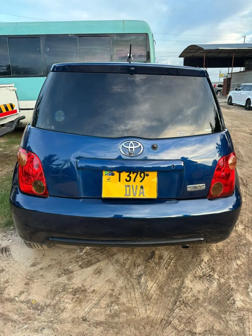 Toyota Ist (Blue) thumbnail 3