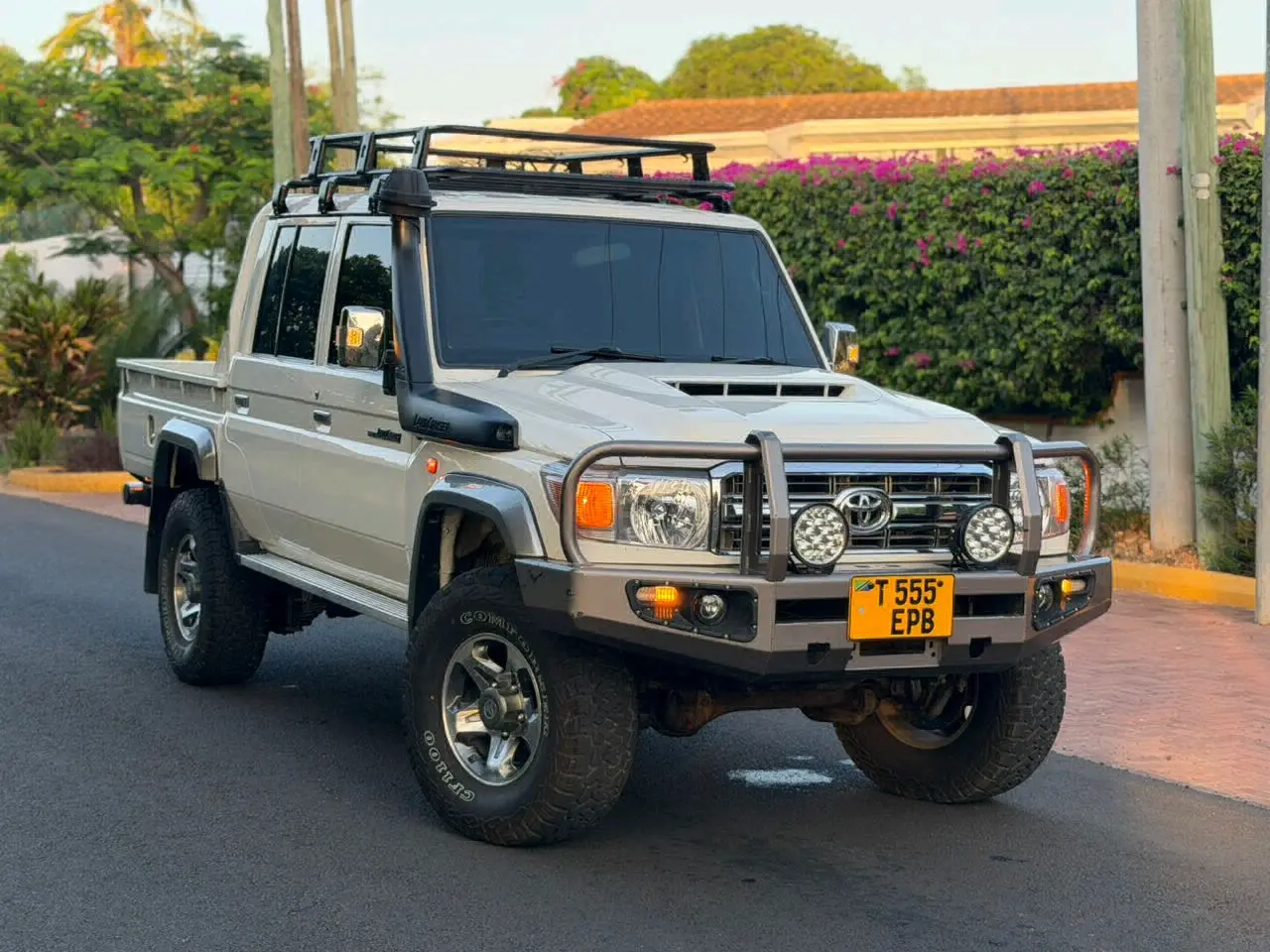 2019 Toyota Land Cruiser Pickup Diesel thumbnail 2