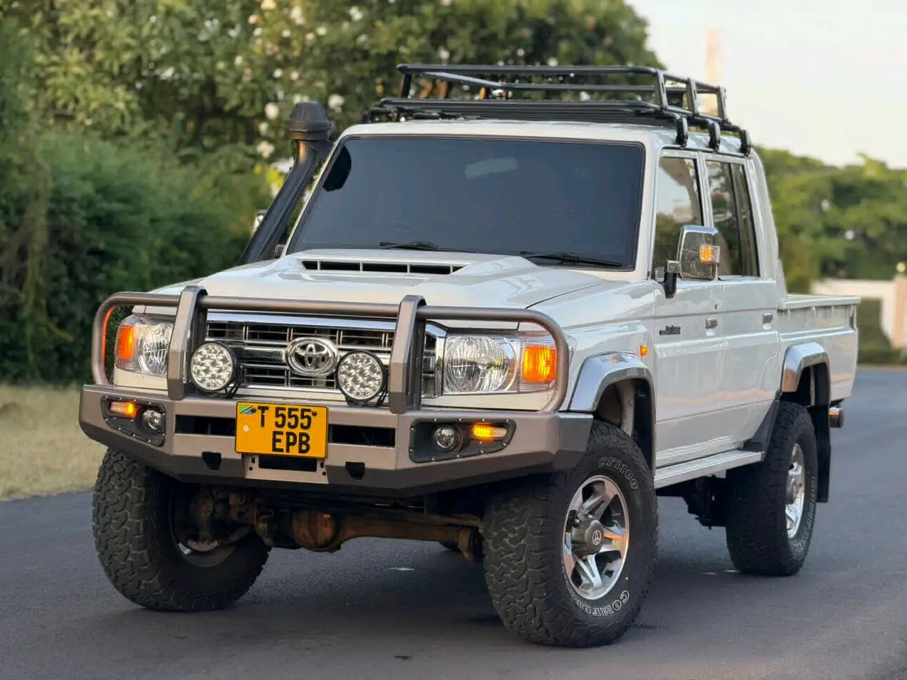2019 Toyota Land Cruiser Pickup Diesel thumbnail 3