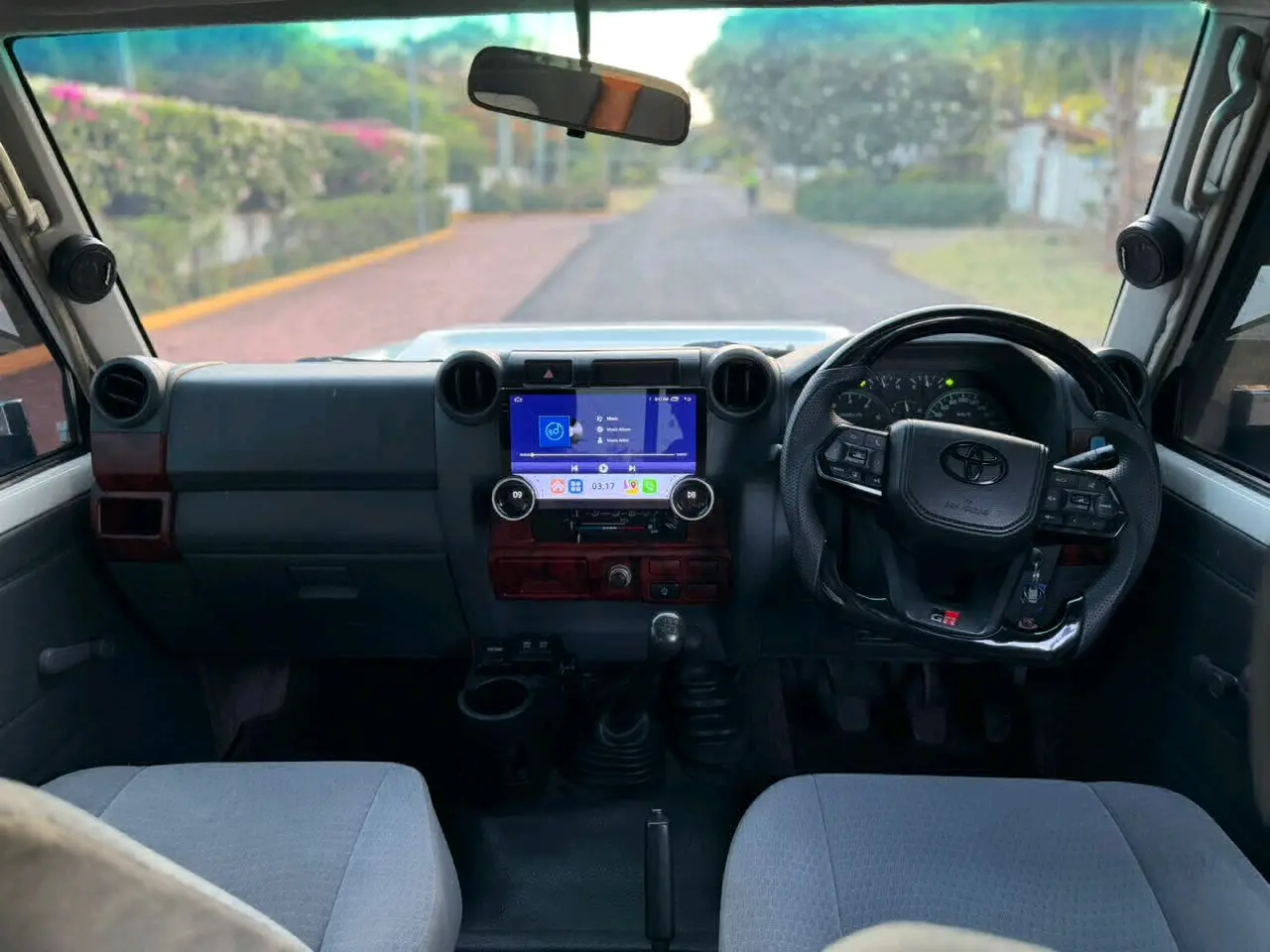 2019 Toyota Land Cruiser Pickup Diesel thumbnail 4