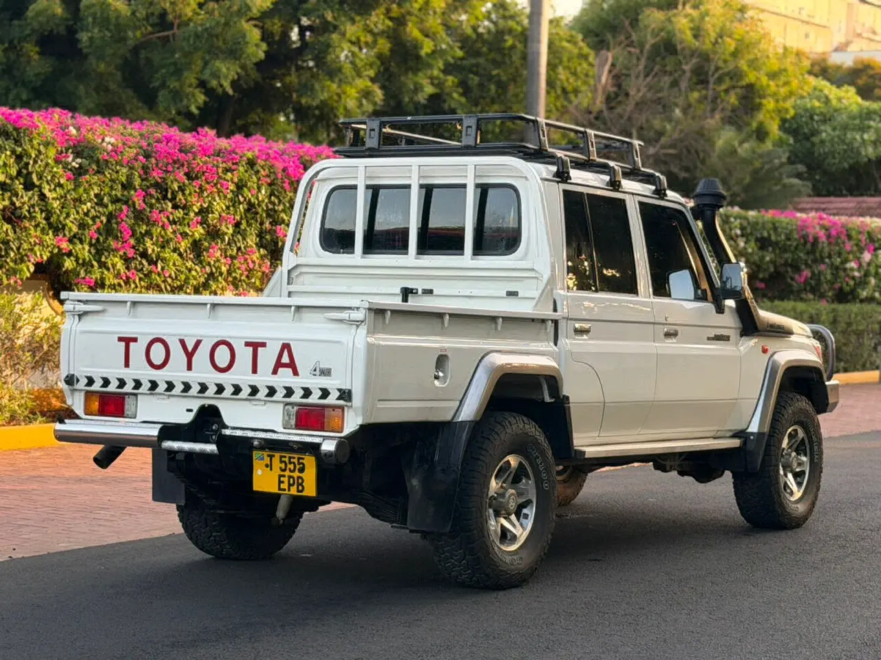 2019 Toyota Land Cruiser Pickup Diesel thumbnail 8