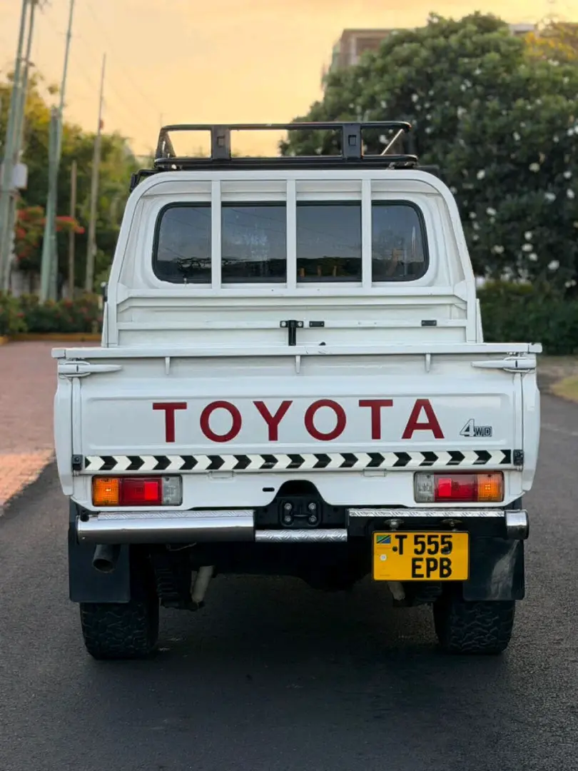 2019 Toyota Land Cruiser Pickup Diesel thumbnail 9