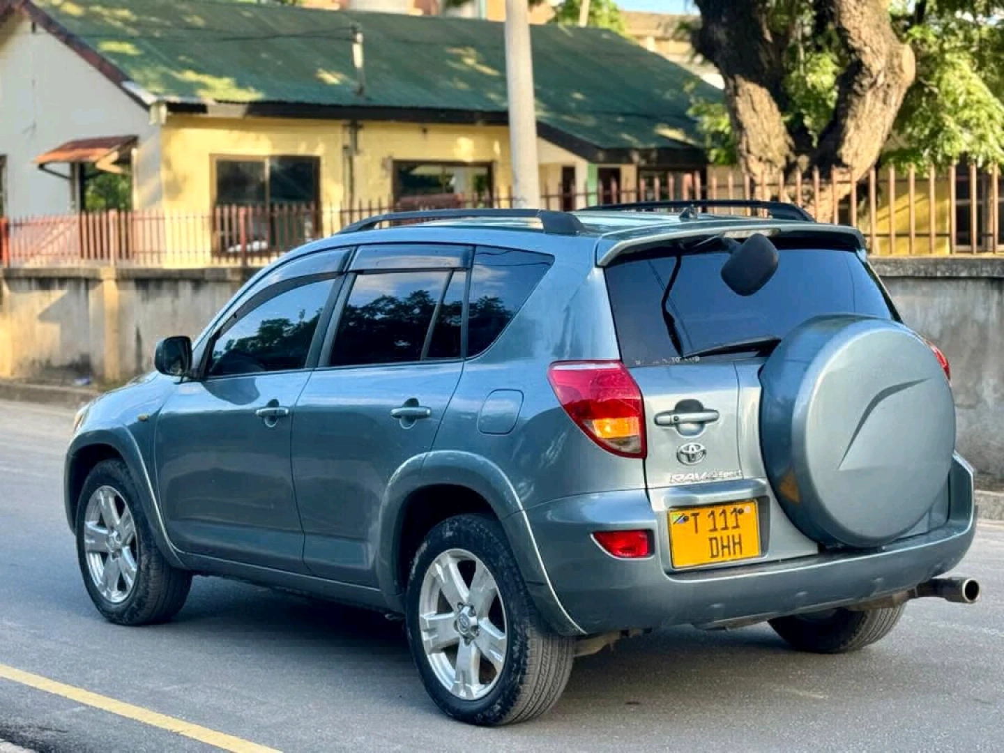 Toyota RAV4 2006 Miss Tanzania Edition (2360cc) thumbnail 4