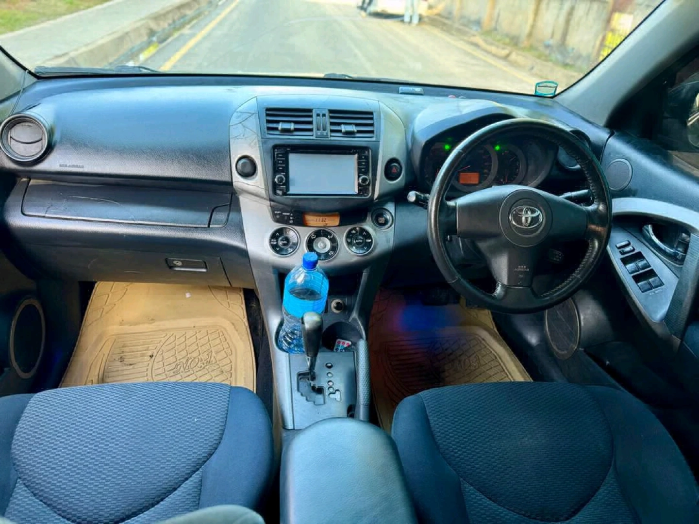 Toyota RAV4 2006 Miss Tanzania Edition (2360cc) thumbnail 8