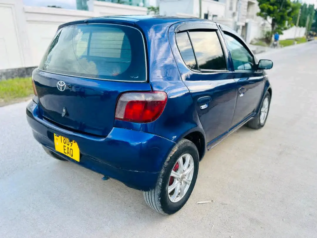 Toyota Vitz Old Model (EAQ) thumbnail 3
