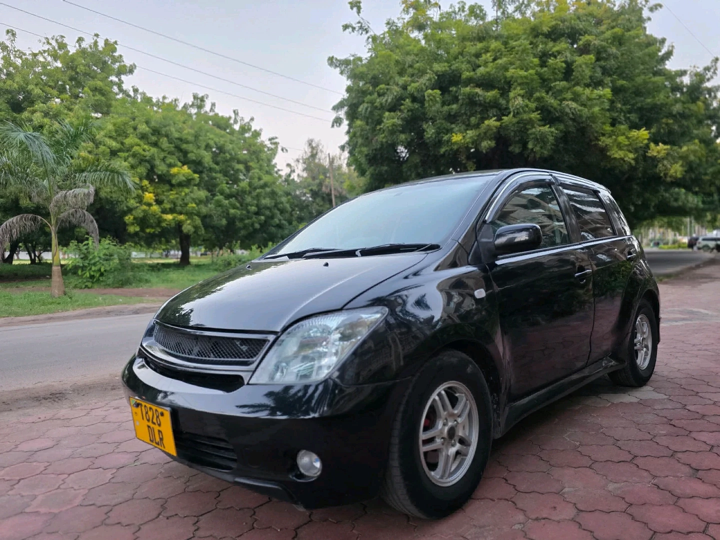 Toyota Ist 2005 Automatic 1490cc thumbnail 5