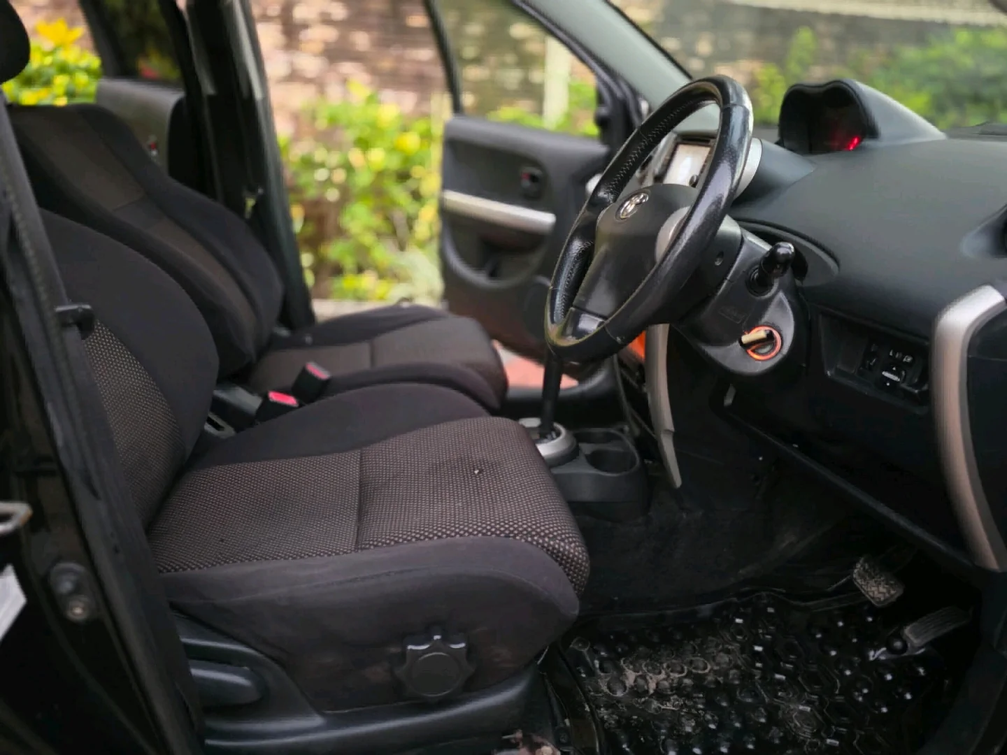 Toyota Ist 2005 Automatic 1490cc thumbnail 7