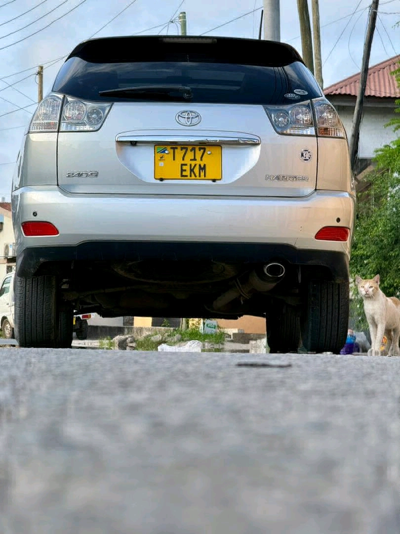 Toyota Harrier 2004 Silver EKM thumbnail 3