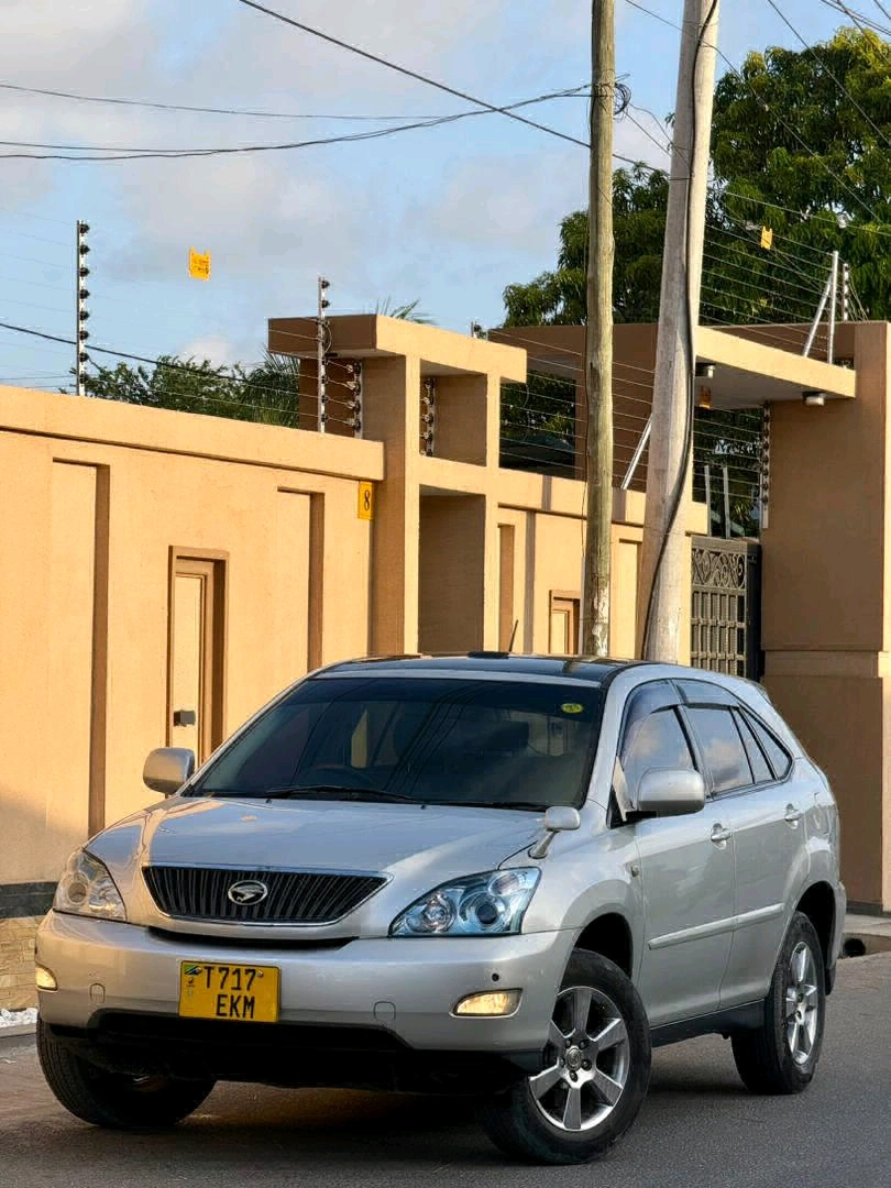 Toyota Harrier 2004 Silver EKM thumbnail 4