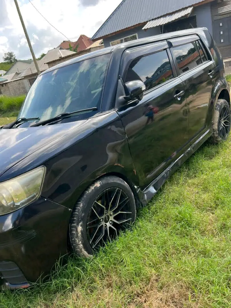 Toyota Rumion 2009, Black, Low Mileage