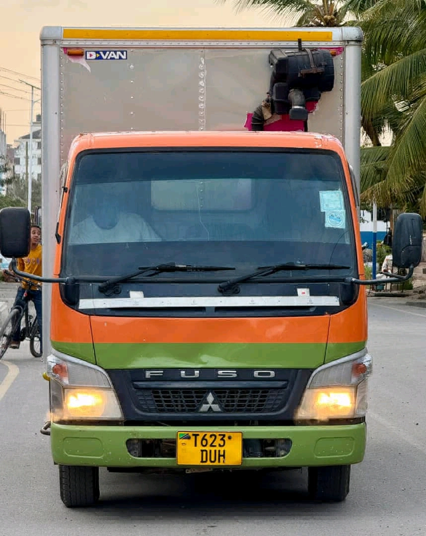 Mitsubishi Fuso Canter Box Truck 2010