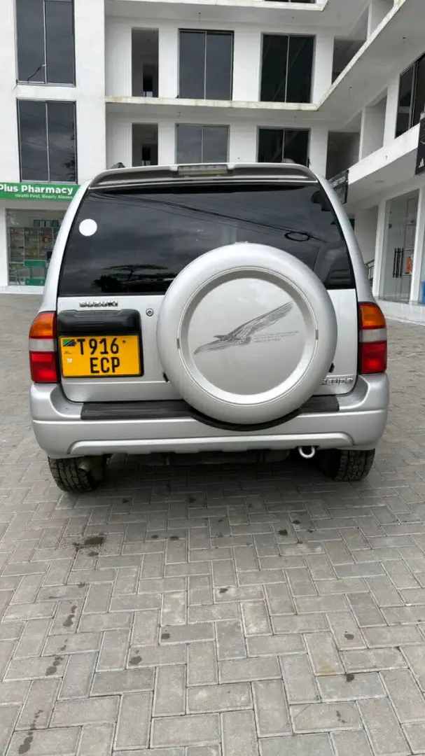 Suzuki Escudo 2001 thumbnail 2