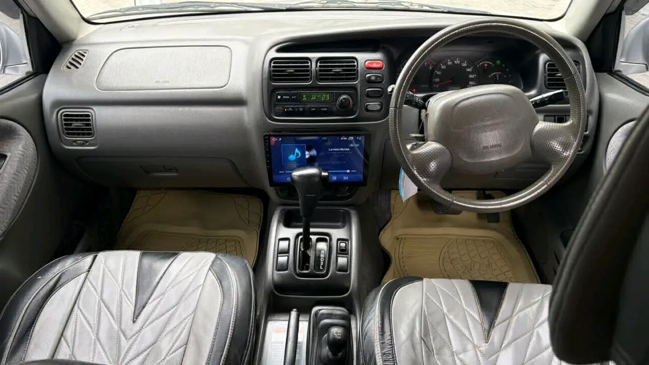 Suzuki Escudo 2001 thumbnail 3