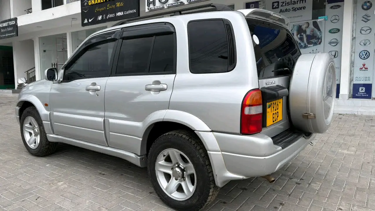 Suzuki Escudo 2001 thumbnail 4
