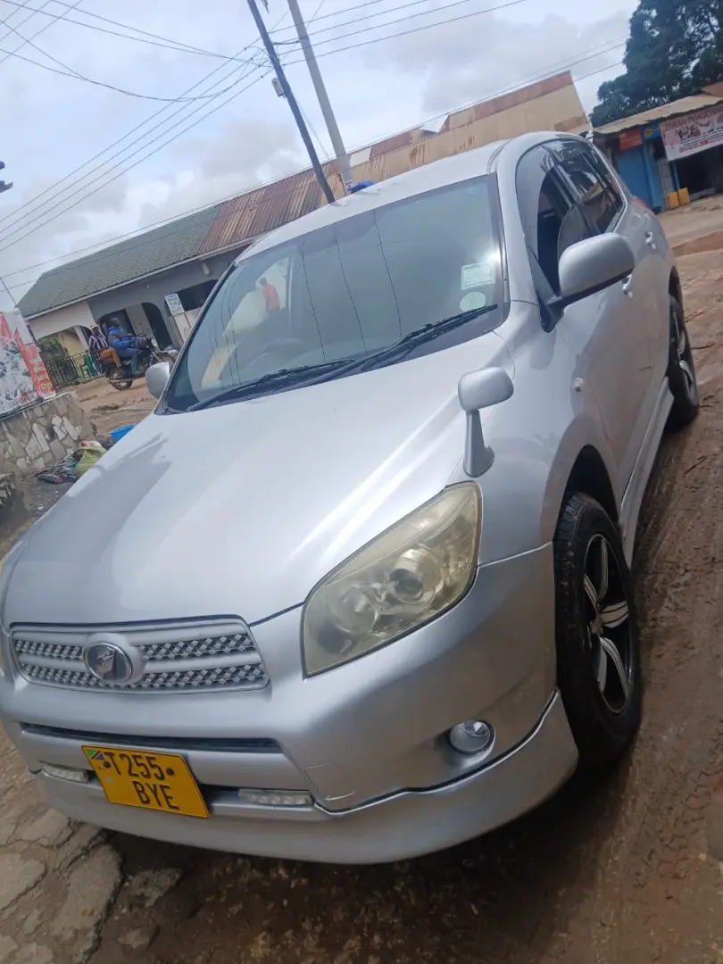 Toyota RAV4 Silver thumbnail 2