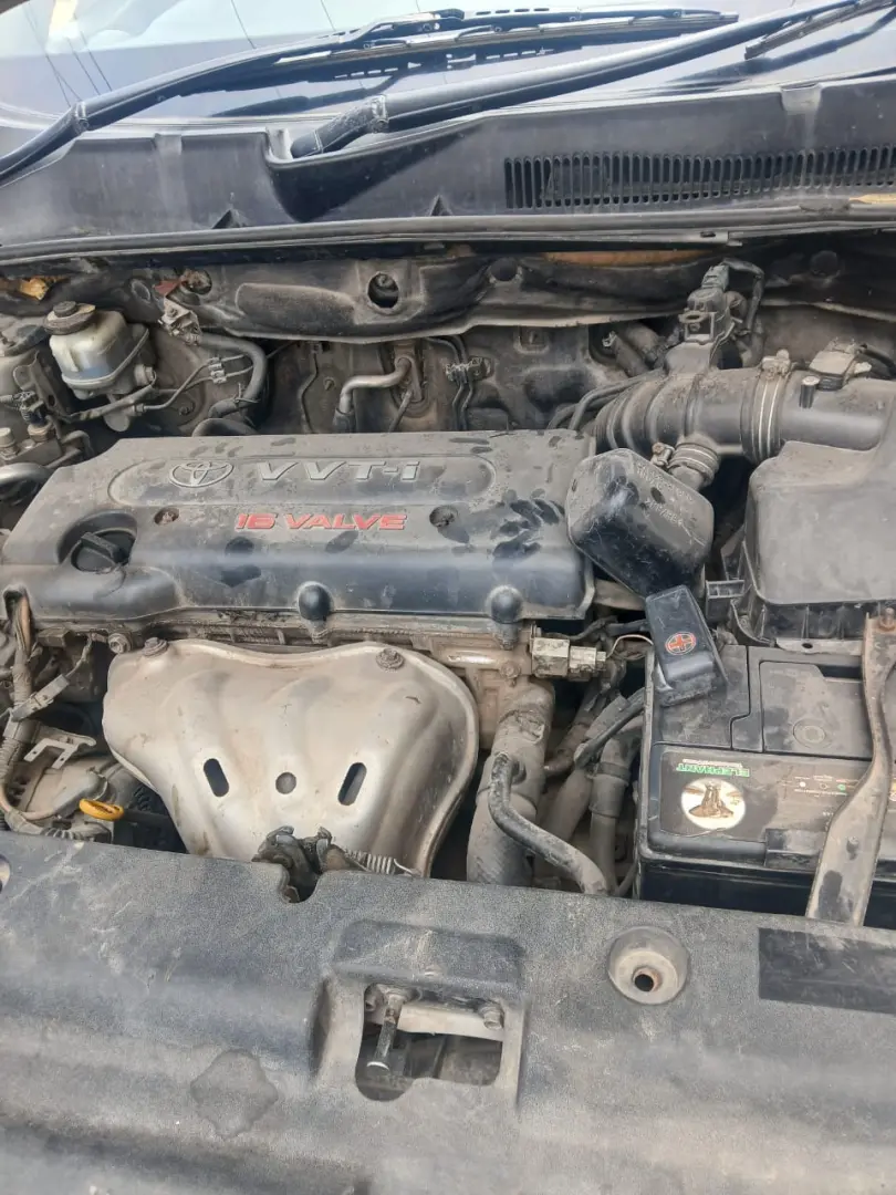 Toyota RAV4 Silver thumbnail 3