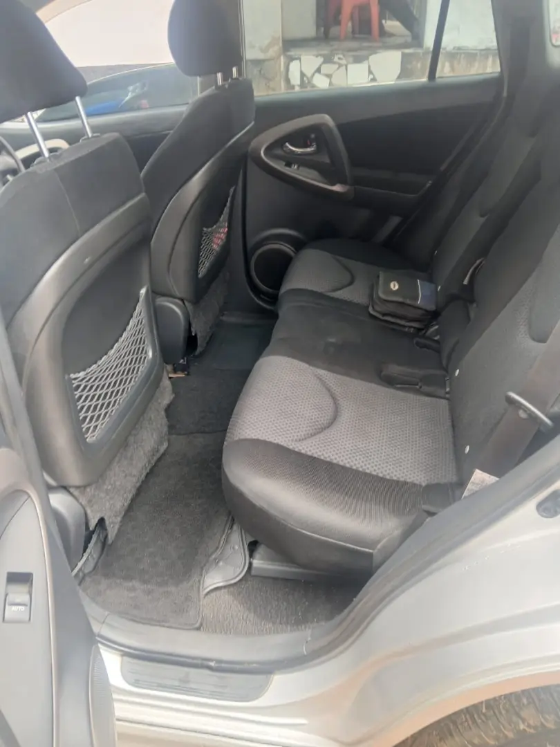 Toyota RAV4 Silver thumbnail 5