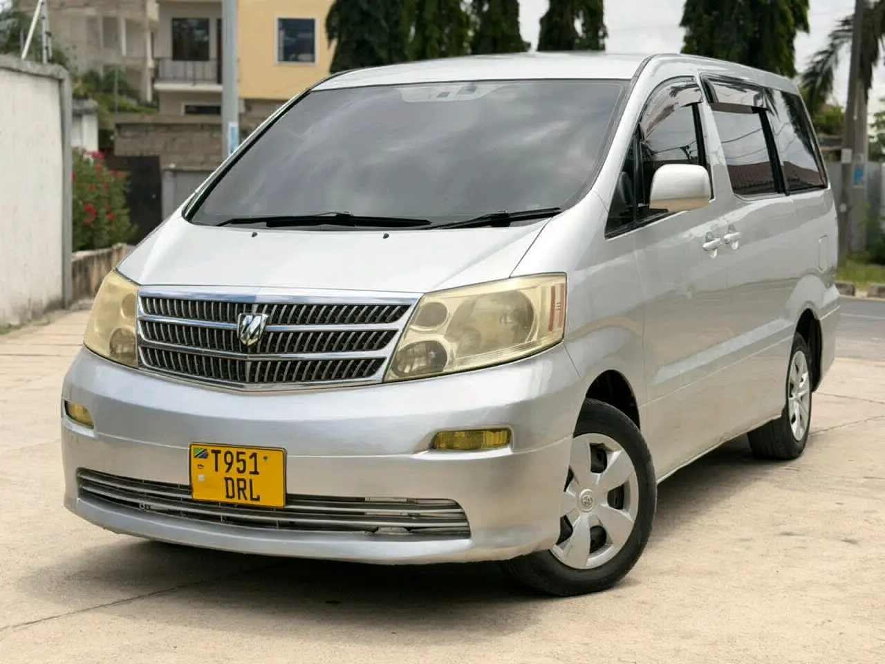 Toyota Alphard Minivan 2003 Silver thumbnail 2