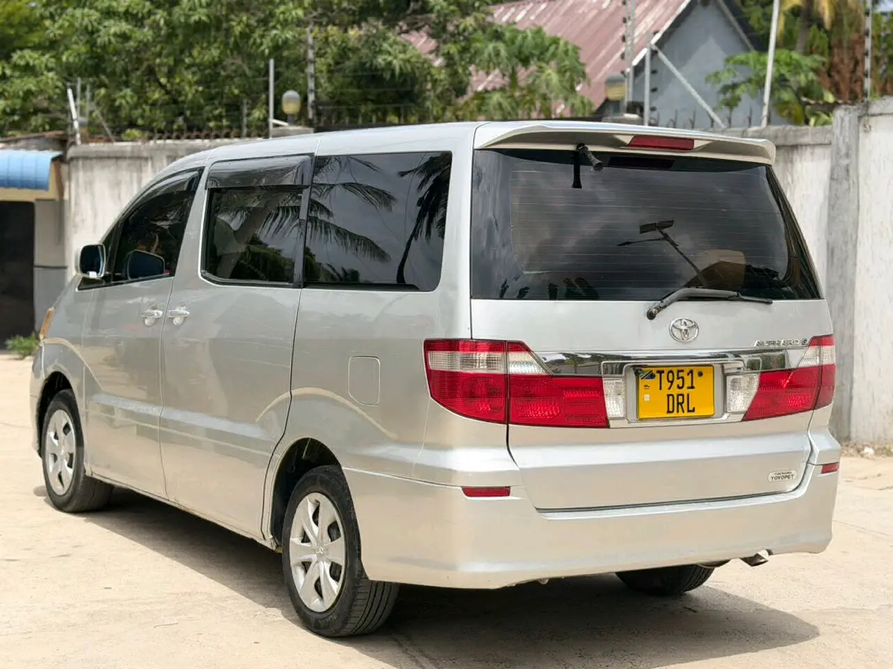 Toyota Alphard Minivan 2003 Silver thumbnail 3