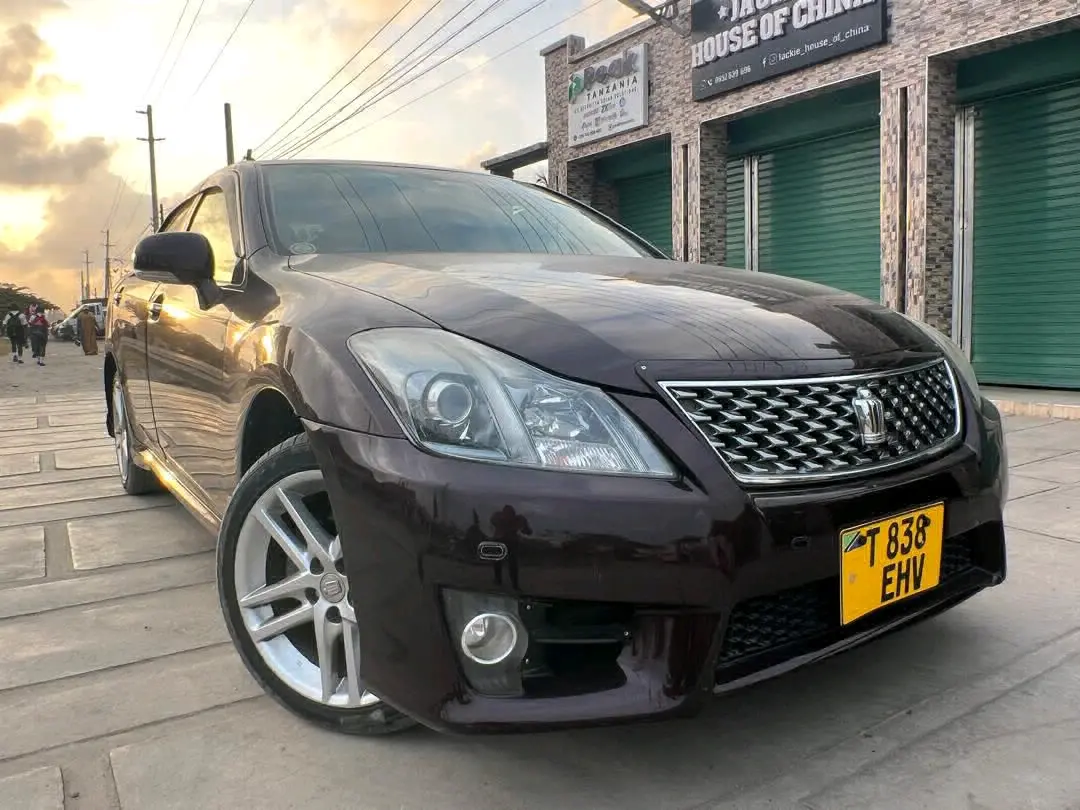 2011 Toyota Crown Athlete, 2490cc, 89,000 km thumbnail 2