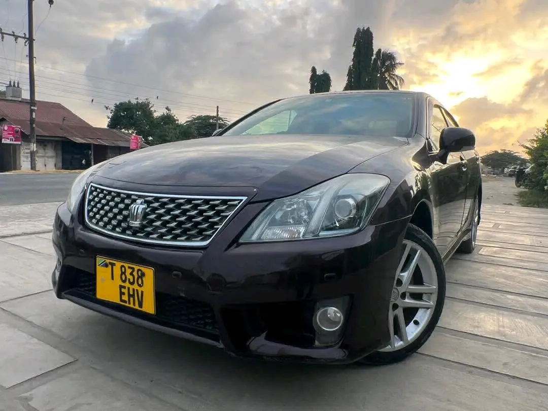 2011 Toyota Crown Athlete, 2490cc, 89,000 km thumbnail 3