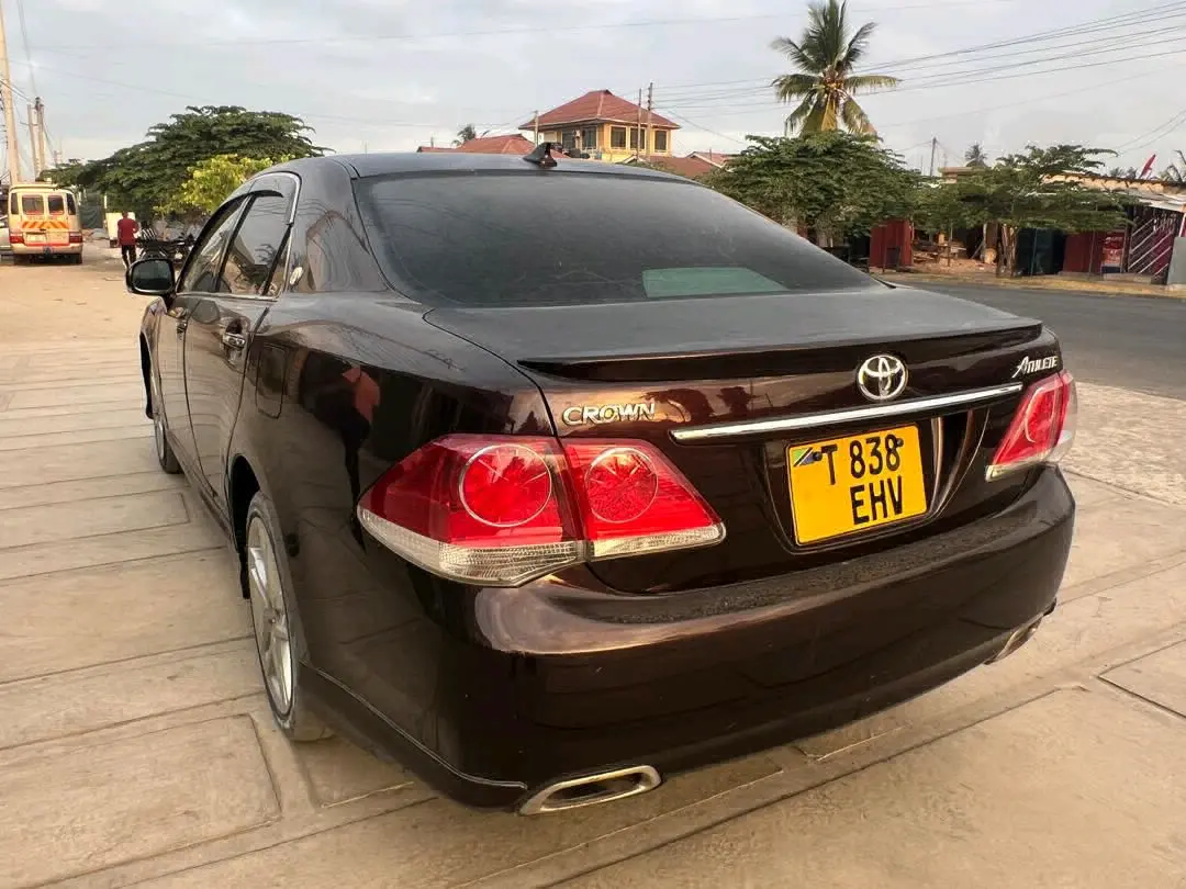 2011 Toyota Crown Athlete, 2490cc, 89,000 km thumbnail 6
