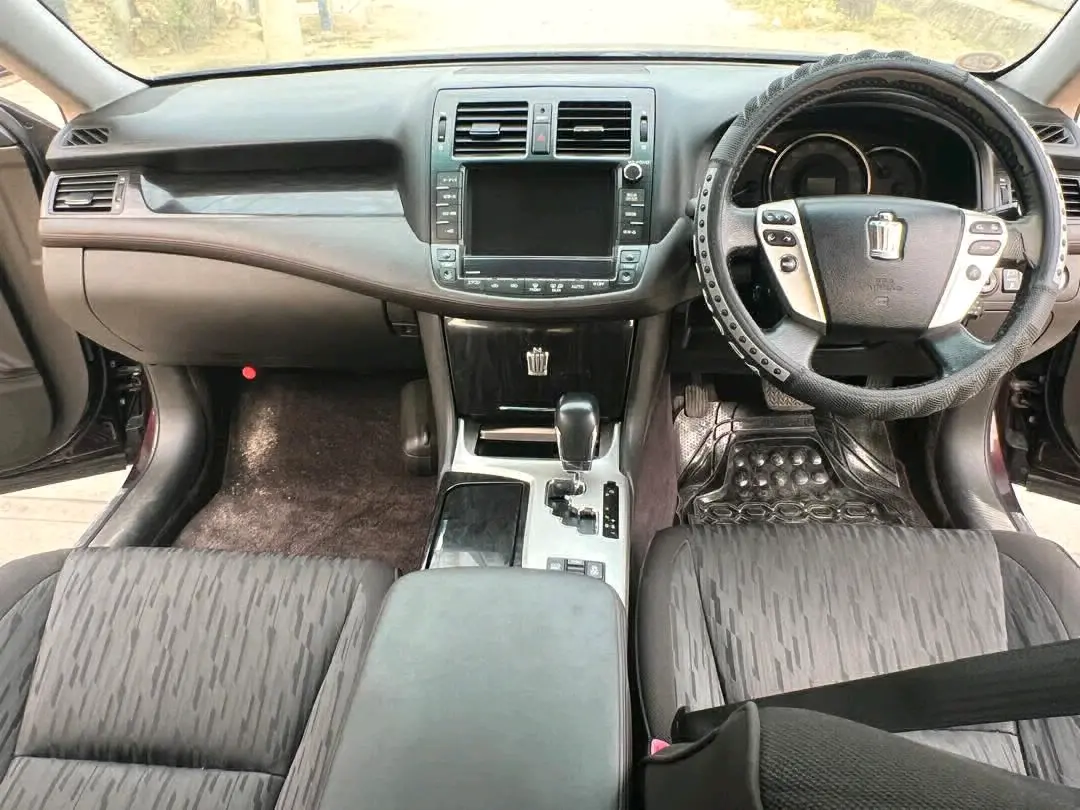 2011 Toyota Crown Athlete, 2490cc, 89,000 km thumbnail 9