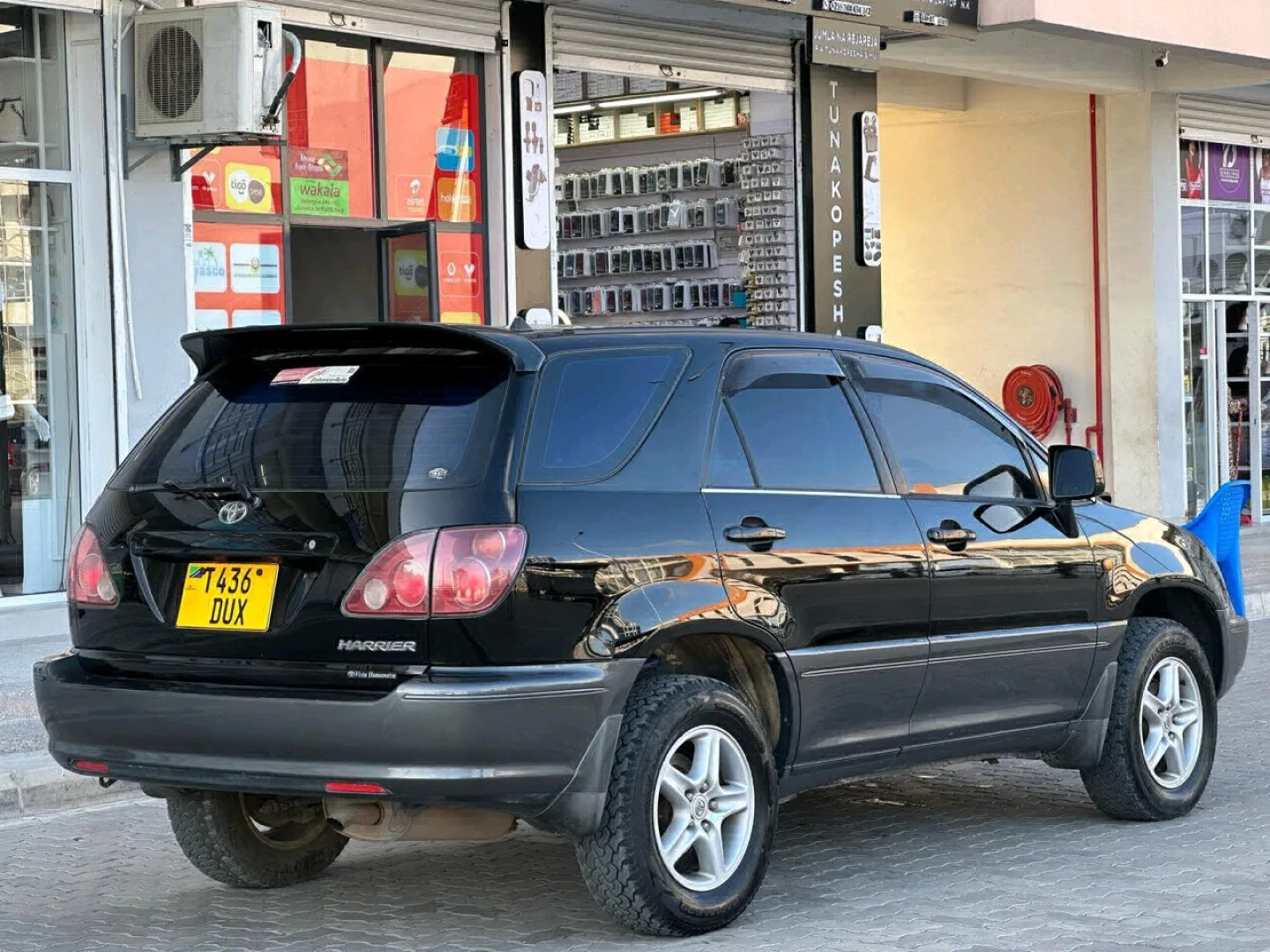 Toyota Harrier 2001 Old Model (Black) - 2100cc thumbnail 4