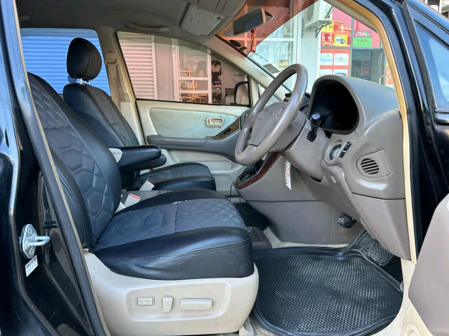 Toyota Harrier 2001 Old Model (Black) - 2100cc thumbnail 6