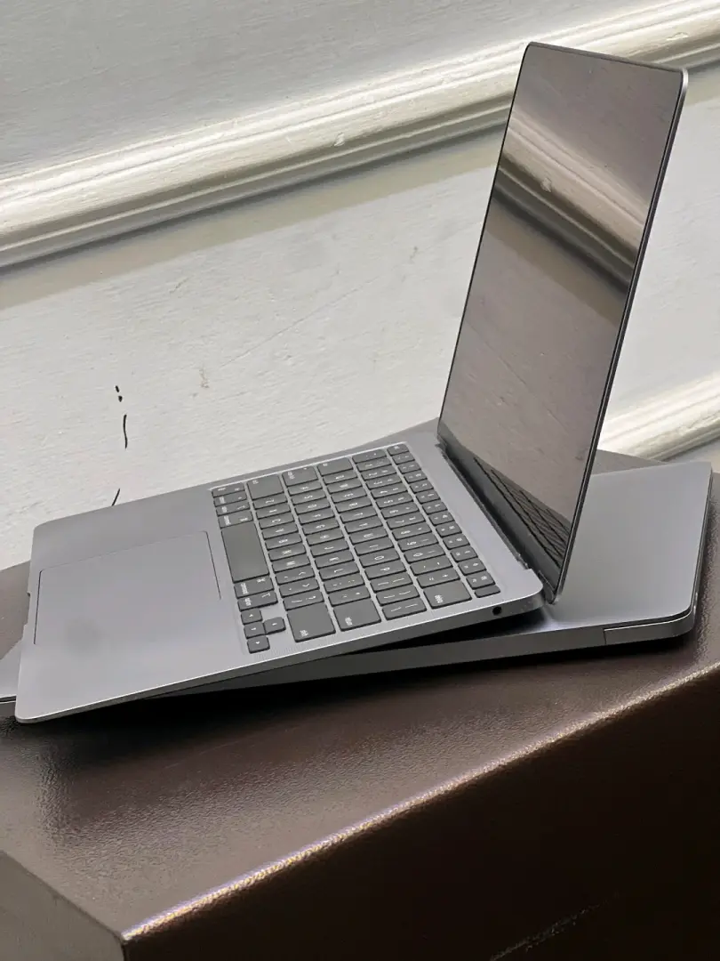 MacBook Air 2020 M1 (8GB/256GB) na Accessories
