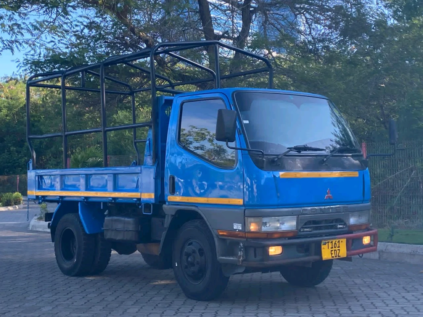 Mitsubishi Canter Dumper Truck 1996 thumbnail 4