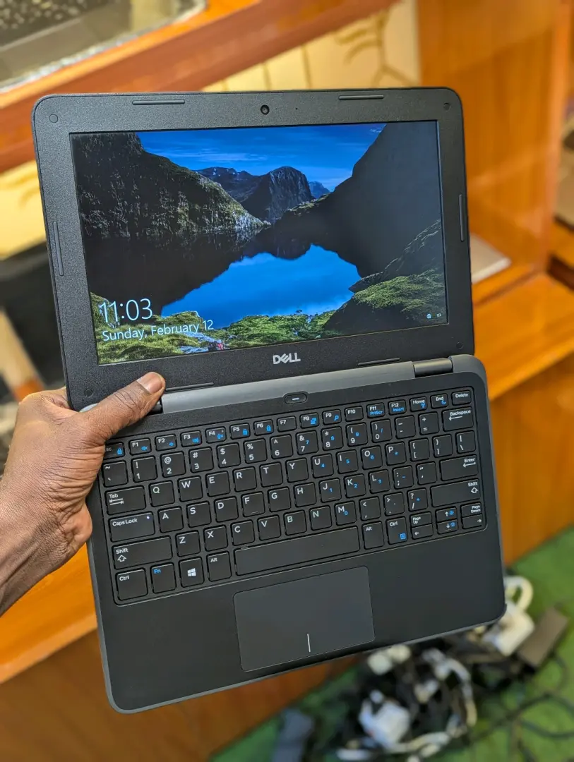 Dell Latitude 3189 Laptop 4GB RAM 128GB SSD