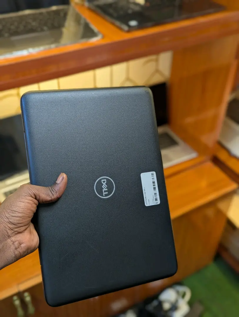 Dell Latitude 3189 Laptop 4GB RAM 128GB SSD thumbnail 3