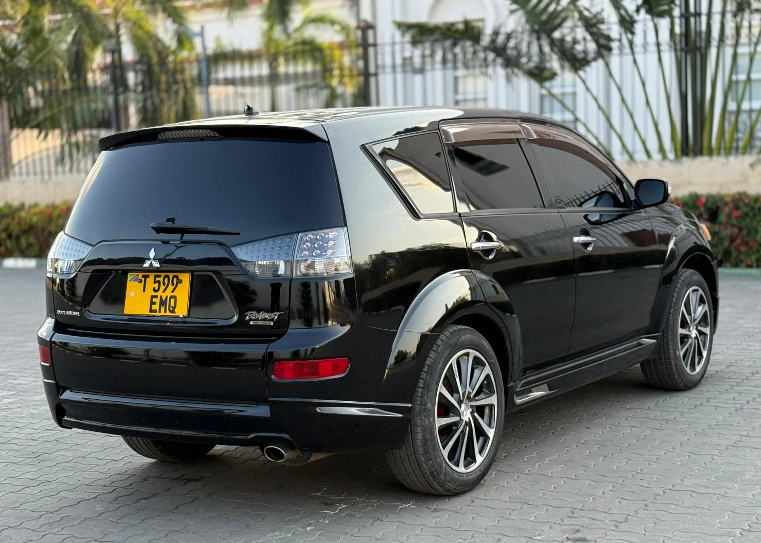 Mitsubishi Outlander ROADEST 2009 SUV thumbnail 3