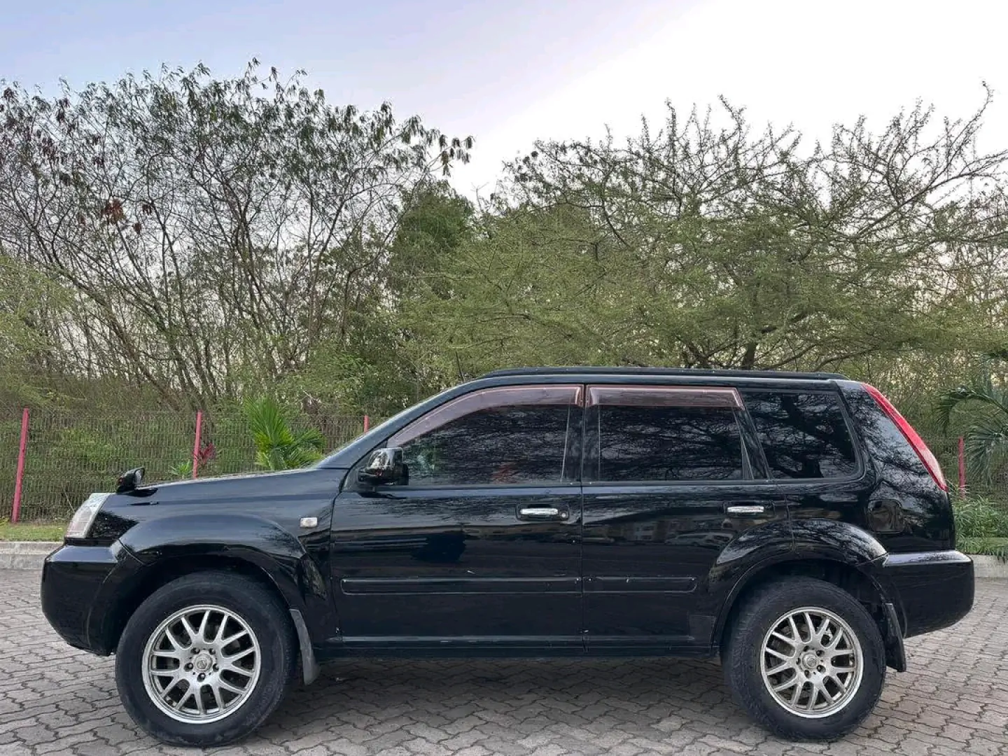Nissan X-Trail SUV 2007 (Reg DXW) for Sale thumbnail 4