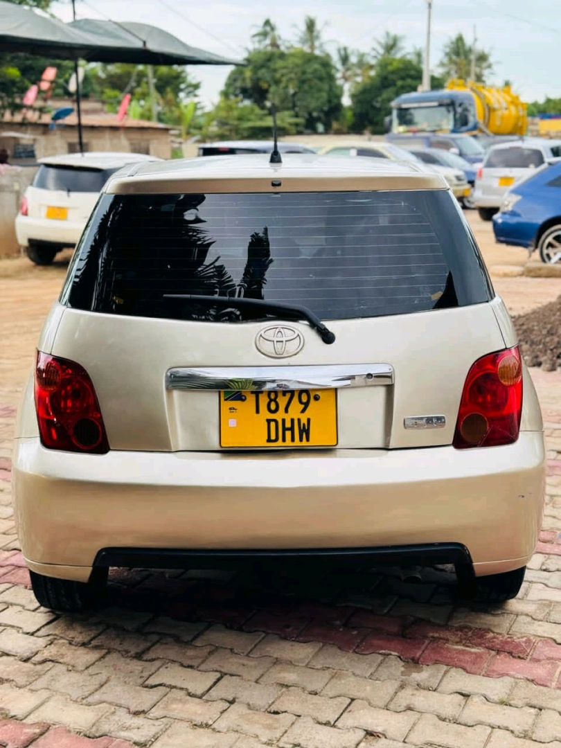 Toyota Ist DHW Full AC 1290 CC thumbnail 2