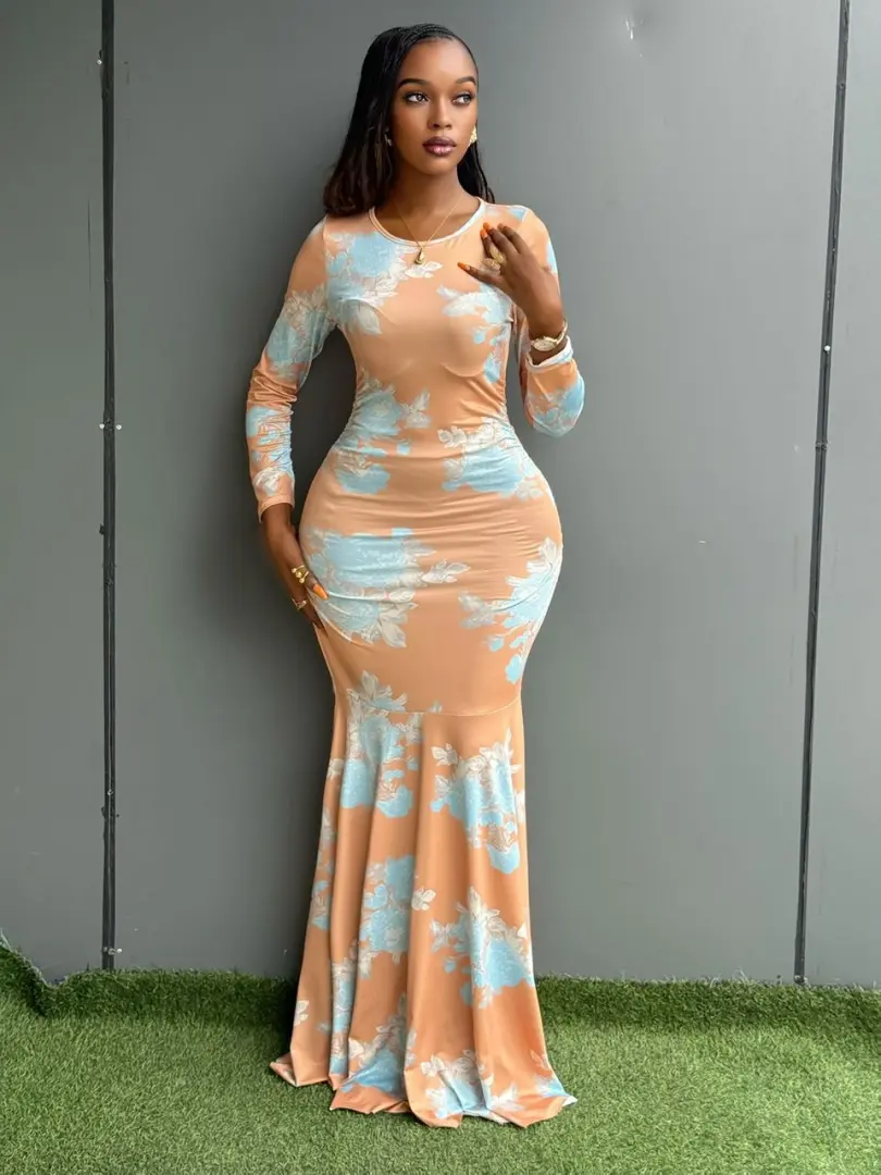Long-Sleeved Floral Fitted Dress thumbnail 3