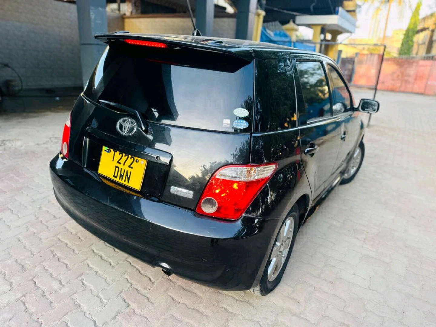 Black Toyota IST Automatic 1290cc thumbnail 4