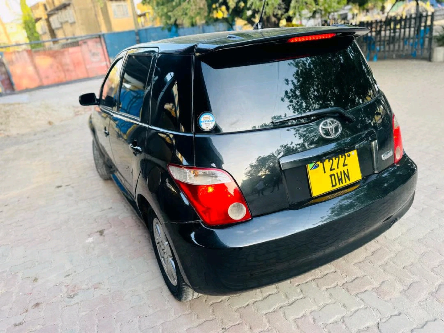 Black Toyota IST Automatic 1290cc thumbnail 5