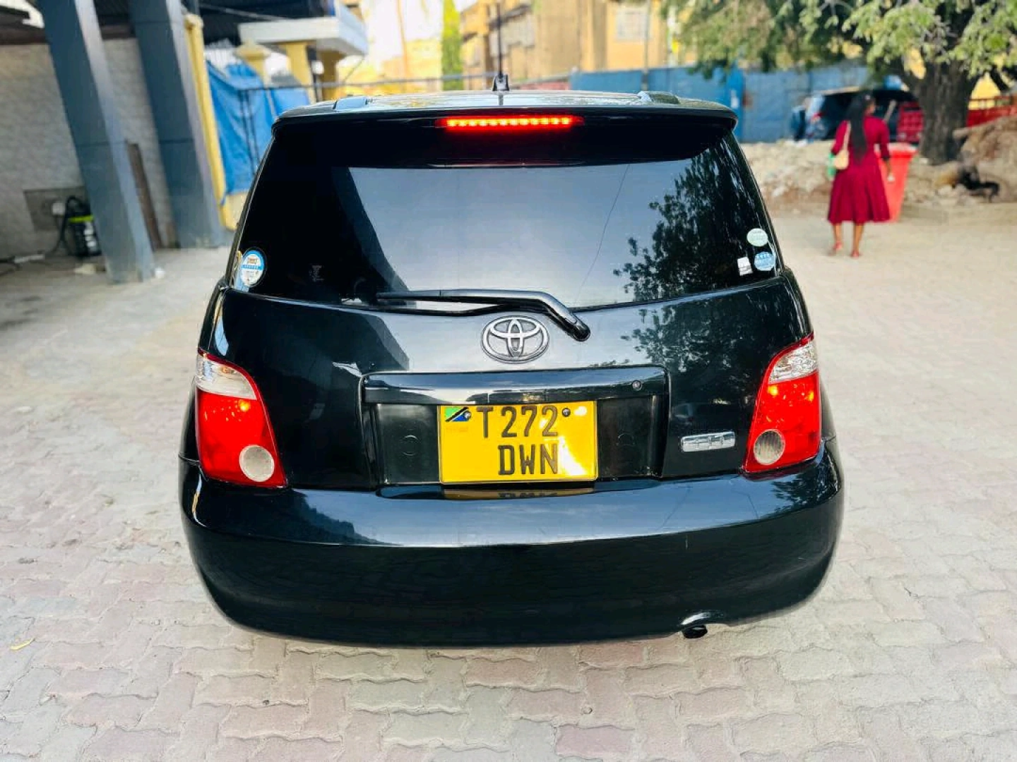 Black Toyota IST Automatic 1290cc thumbnail 6