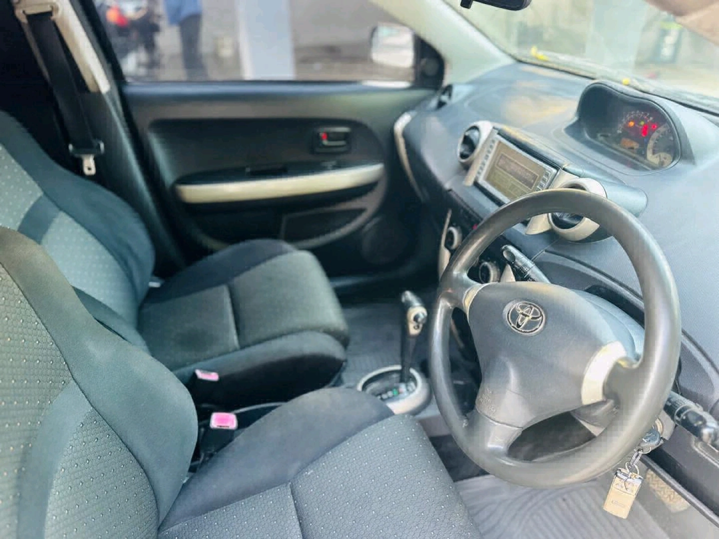 Black Toyota IST Automatic 1290cc thumbnail 7