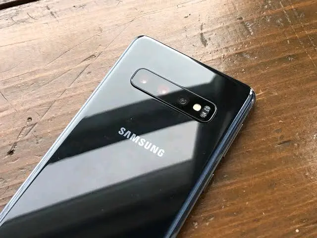 Used Samsung Galaxy S10 (8GB/128GB) - Silver/Light Blue thumbnail 3