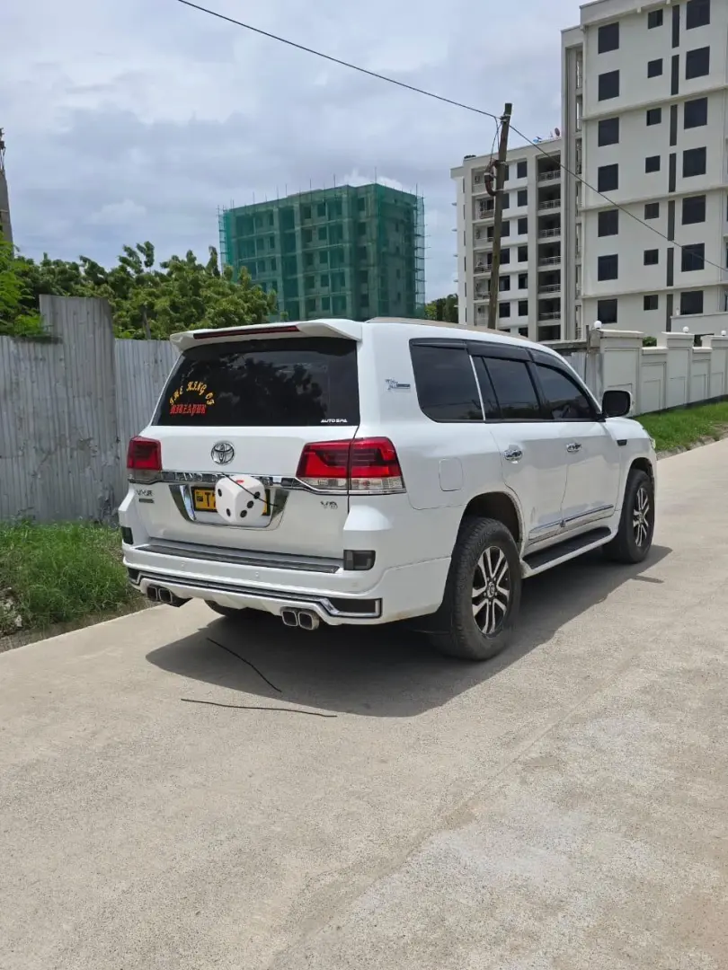 Toyota Land Cruiser V8 VXR 2010 (Facelift 2021) thumbnail 3