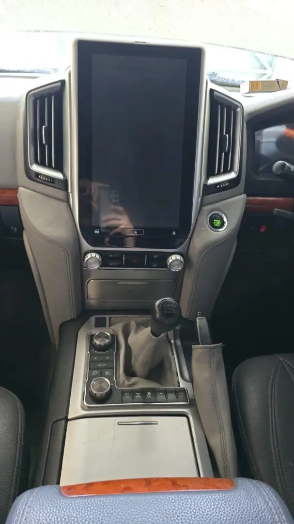 Toyota Land Cruiser V8 VXR 2010 (Facelift 2021) thumbnail 6