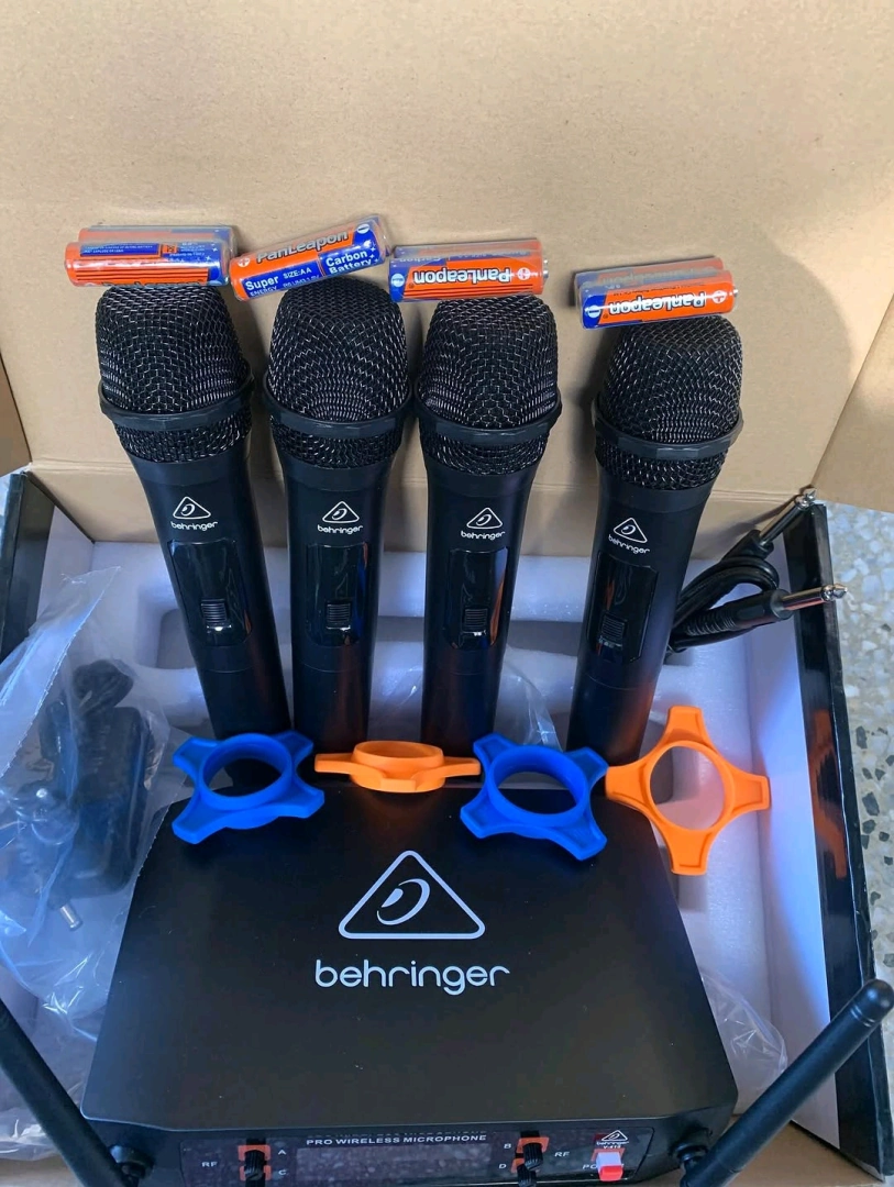 Behringer 4-in-1 Professional Wireless Microphone System