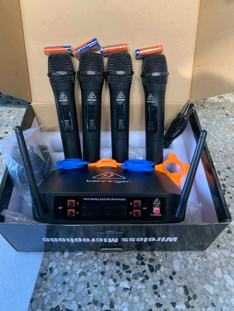 Behringer 4-in-1 Professional Wireless Microphone System thumbnail 2