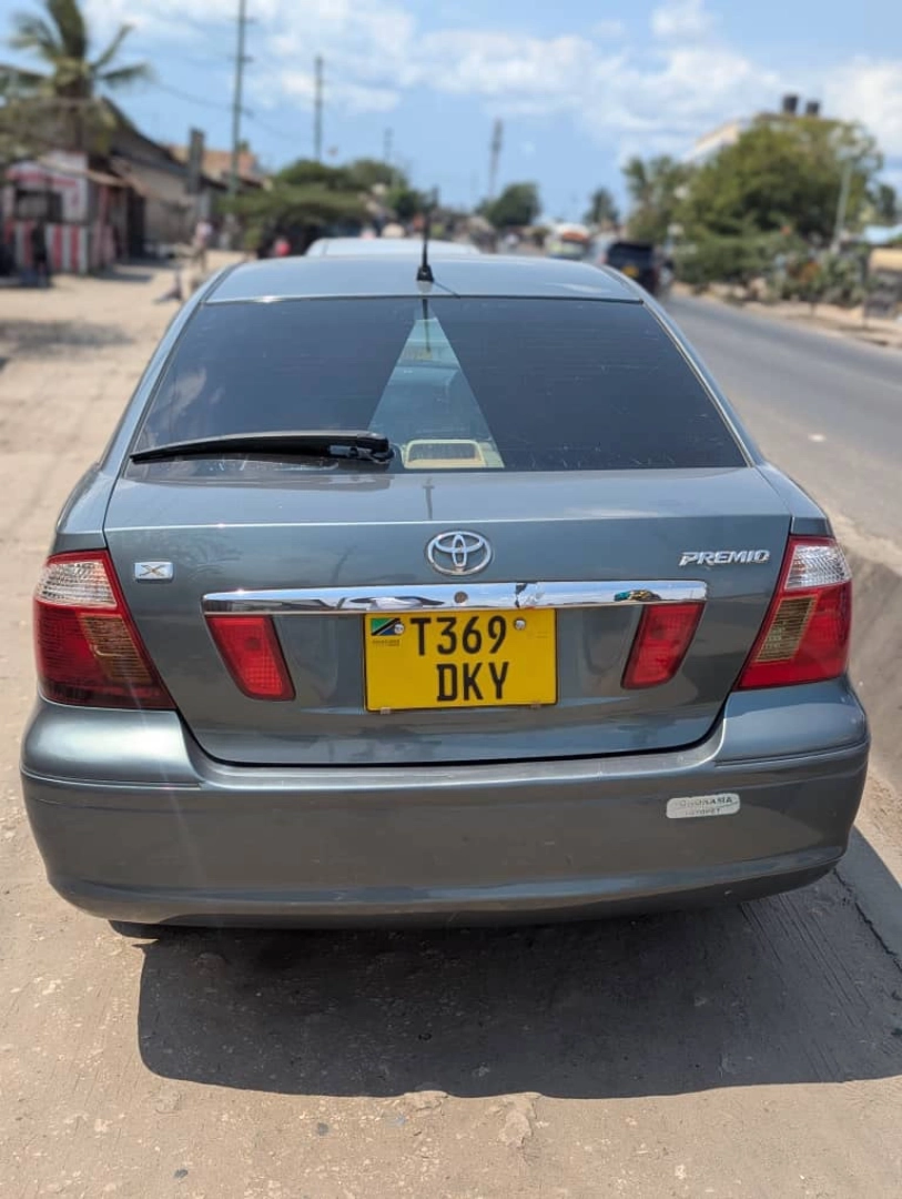 Toyota Premio DKY Sedan 1790 CC thumbnail 2