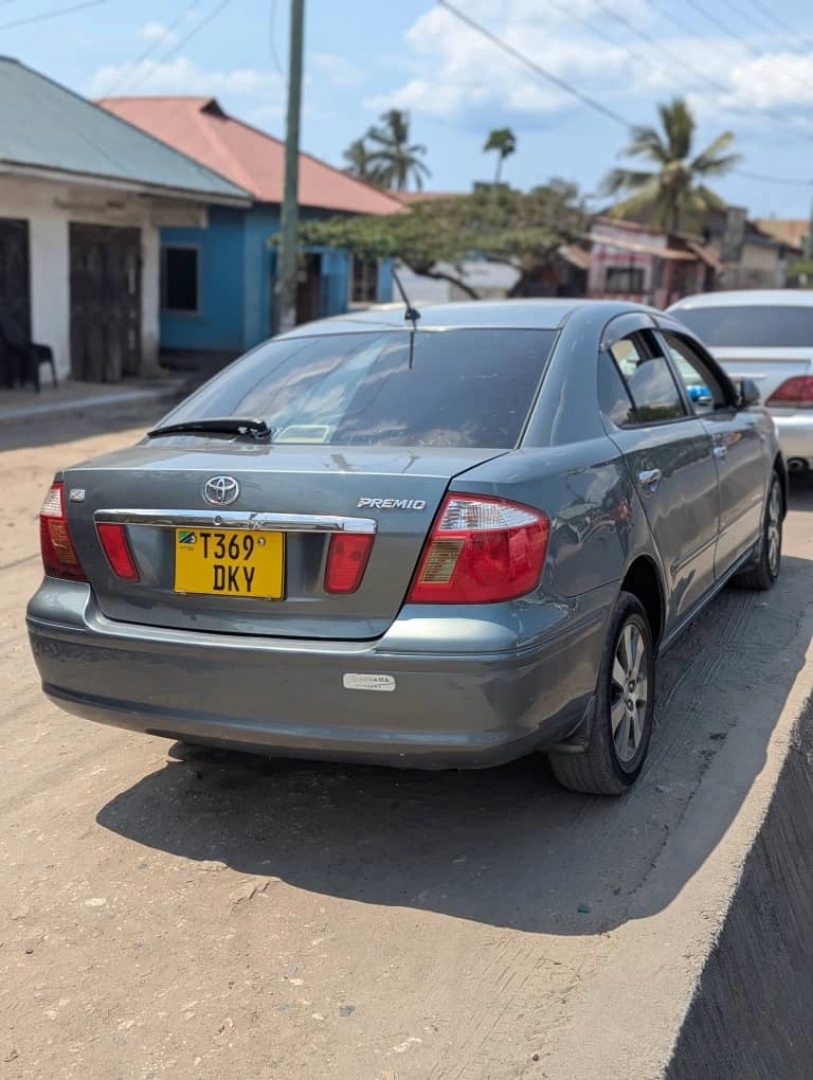 Toyota Premio DKY Sedan 1790 CC thumbnail 3