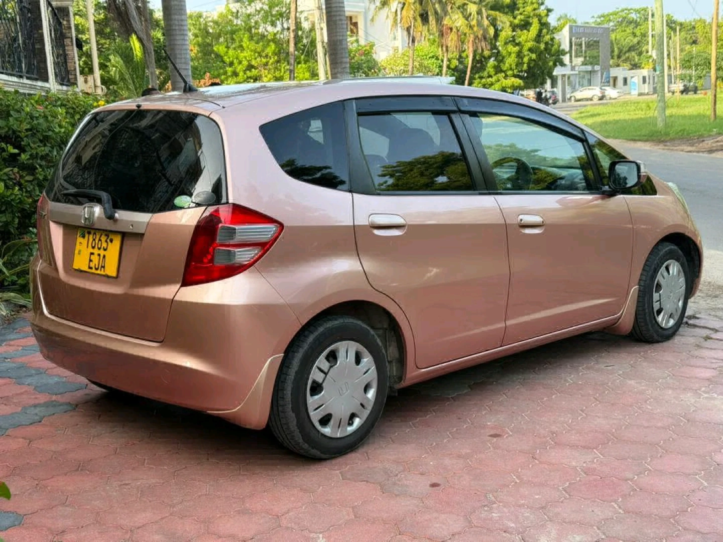 Honda Fit 2010 Hatchback 1300cc, Clean as New thumbnail 5